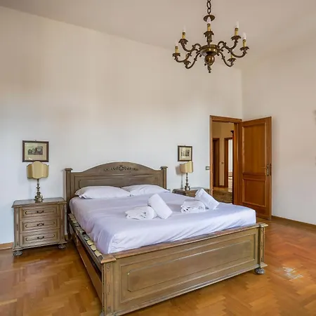 Spacious 3 Bedroom Apartment *