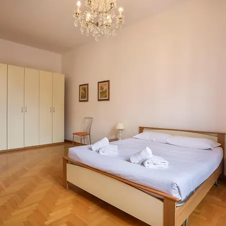 Spacious 3 Bedroom Appartamento Firenze