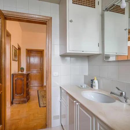 Spacious 3 Bedroom Appartamento *